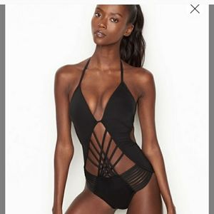Medium Kenneth Cole strappy swimsuit